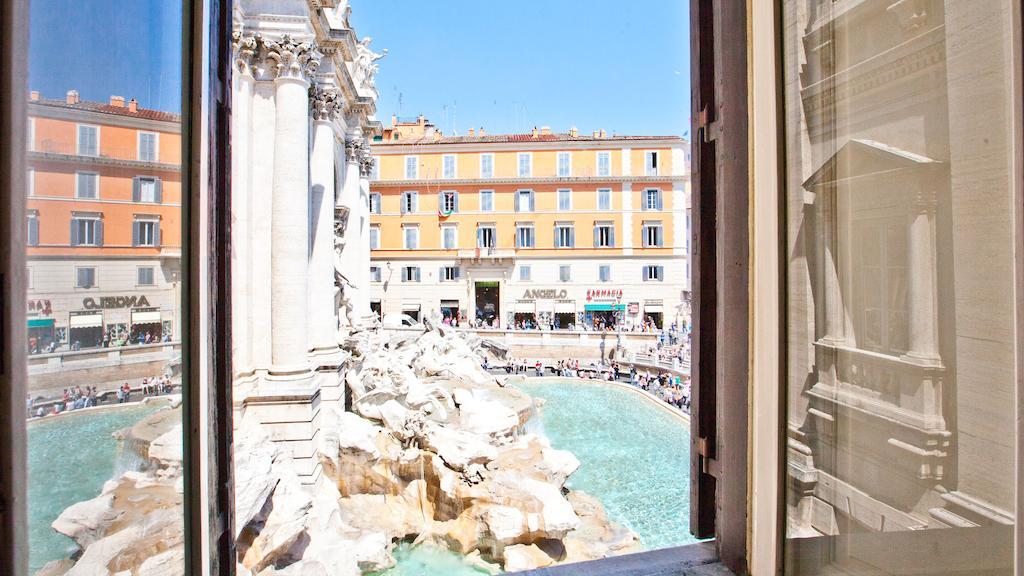 Rental In Rome Trevi Fouintain View Apartment Room photo